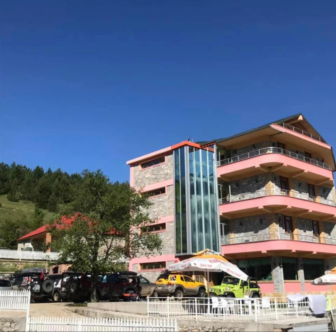 Lura Hotel Fushe-Lure Exterior photo