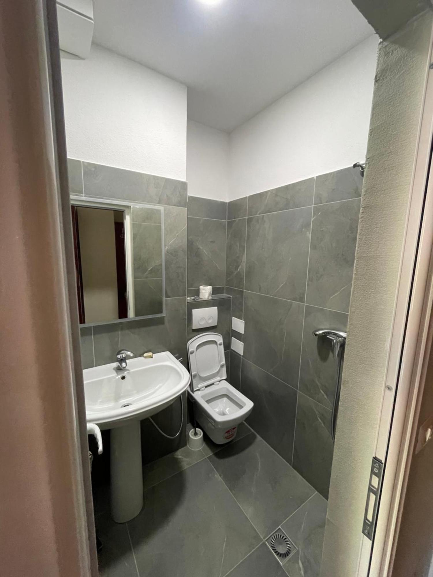 Lura Hotel Fushe-Lure Exterior photo