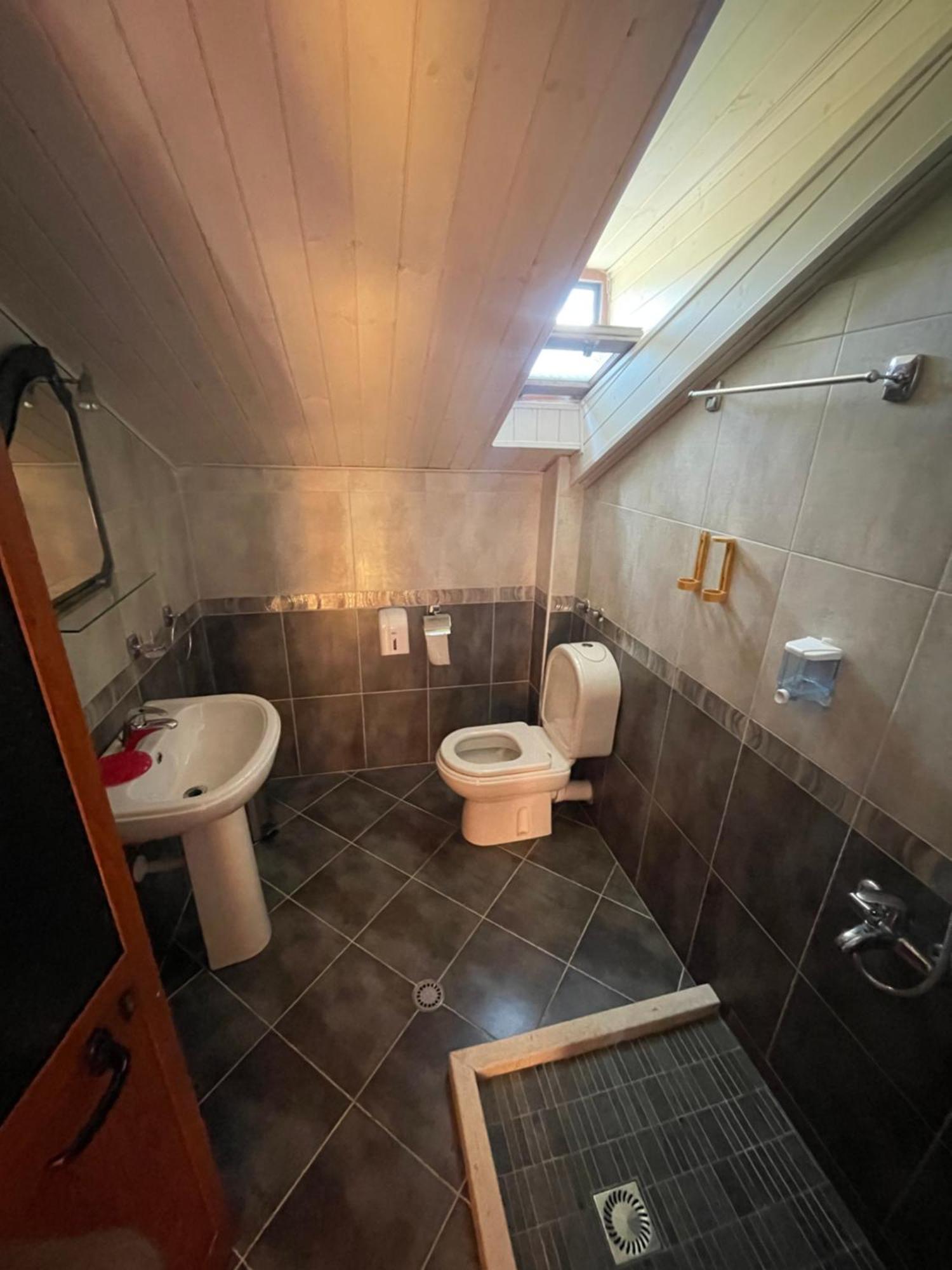Lura Hotel Fushe-Lure Exterior photo