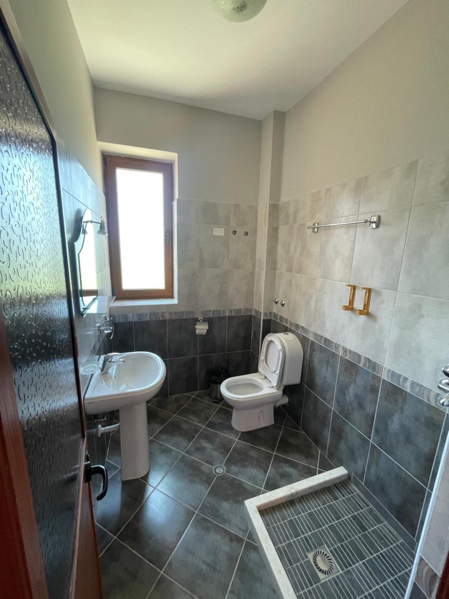 Lura Hotel Fushe-Lure Exterior photo
