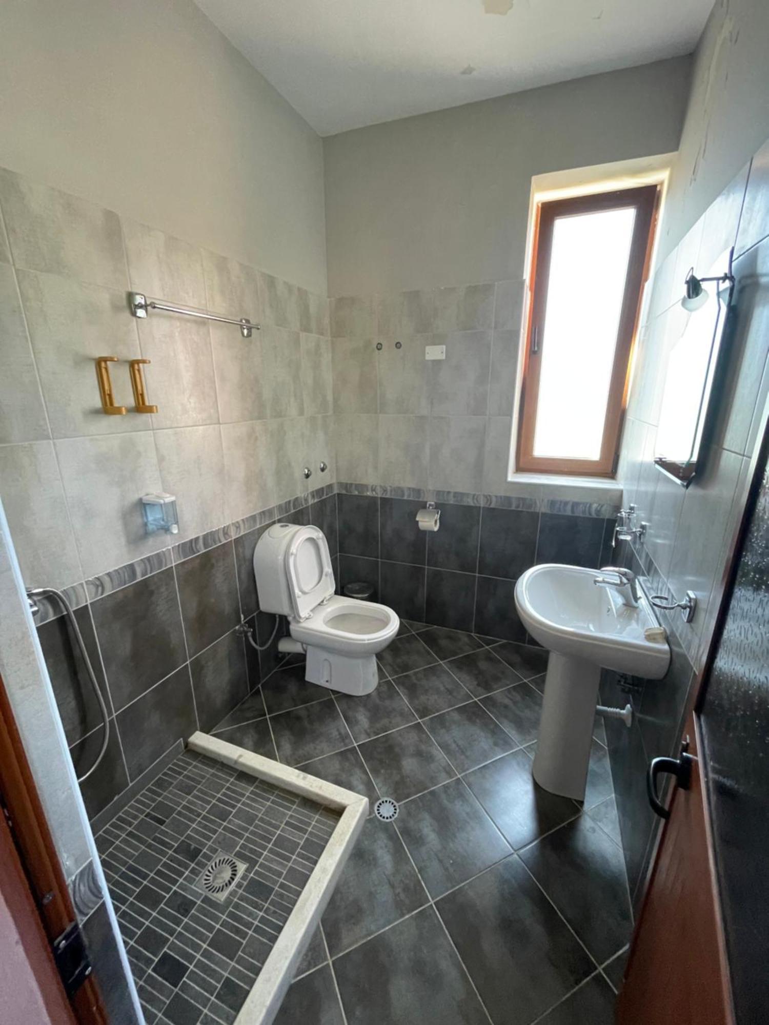 Lura Hotel Fushe-Lure Exterior photo