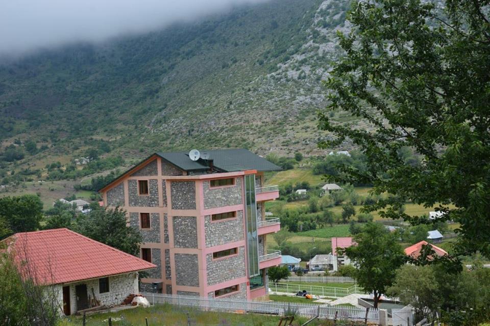 Lura Hotel Fushe-Lure Exterior photo